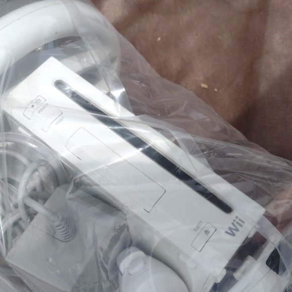 Wii White Gaming Accessories Bundle - Picture 2 of 4